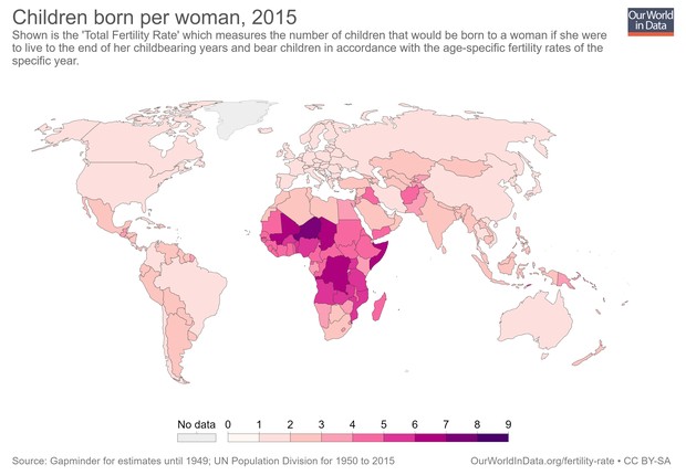 Crianças por mulheres, em 2015 (Foto: Our World In Data)