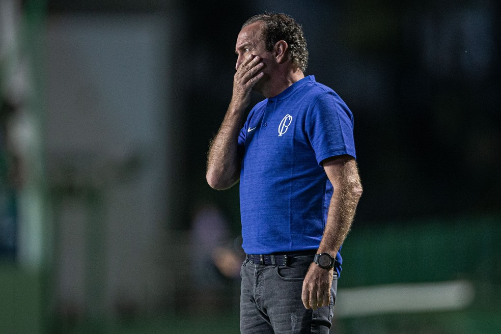 Técnico do Goiás diz que equipe merecia resultado melhor contra Corinthians