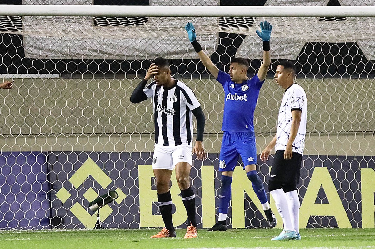Goleiro do sub20 do Santos, Eduardo busca título após melhor jogo no