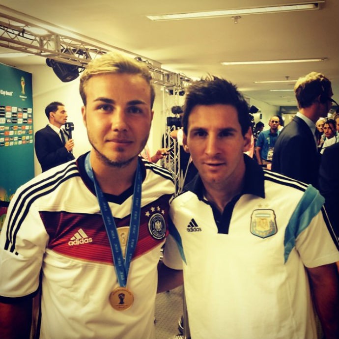 Mario Götze tira foto com Lionel Messi após final da Copa (Foto: Reprodução/Instagram)
