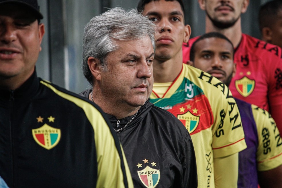 Gilson Kleina não é mais técnico do Brusque — Foto: Lucas Gabriel Cardoso/BFC