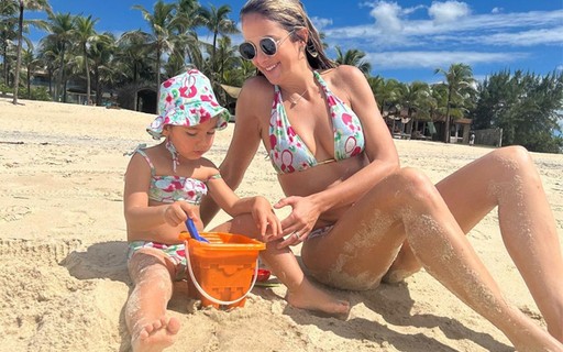 No Ceará, Ticiane Pinheiro curte praia com a filha, Manuella