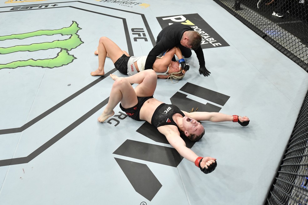 Aspen Ladd venceu Yana Kunitskaya por nocaute técnico aos 33s do R3 — Foto: Getty Images