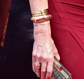Susan Sarandon: um bracelete tatuado   