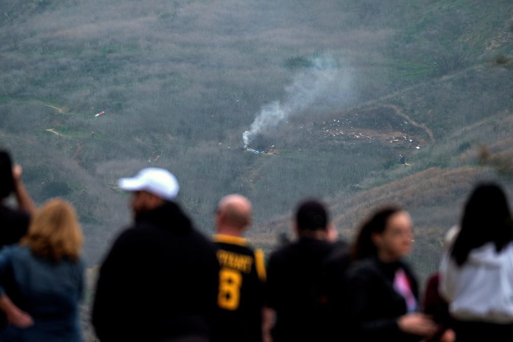 Local onde caiu o helicóptero de Kobe Bryant na Califórnia — Foto: Reuters