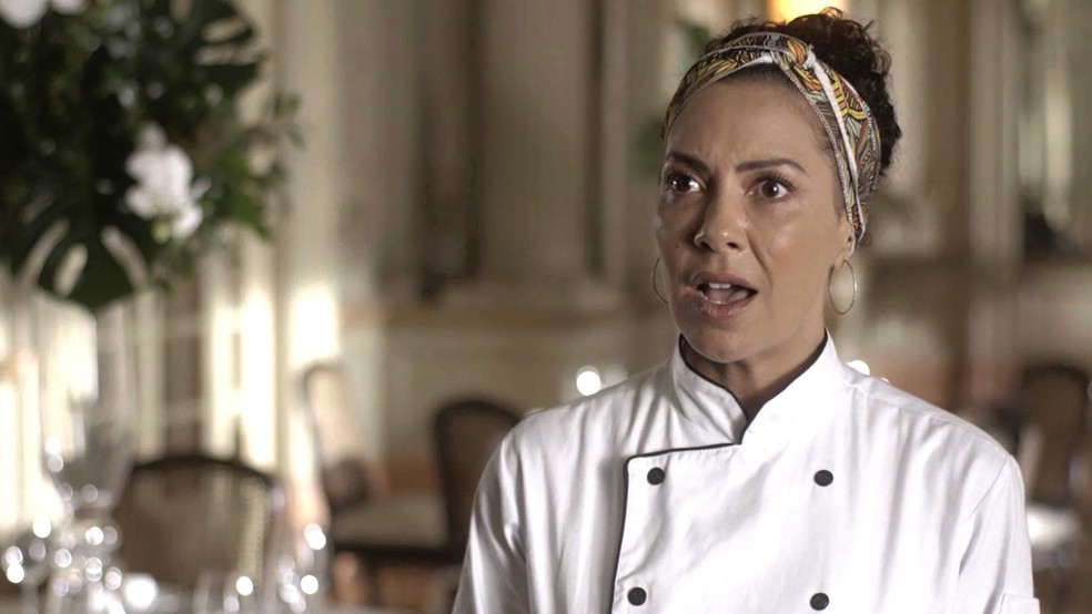 A chef fica surpresa ao reencontrar antigo affair (Foto: TV Globo)