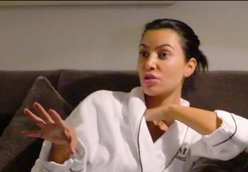 Kim Kardashian discutindo com o marido Kanye West por causa do vestido dela no Met Gala 2019 (Foto: Reprodução)