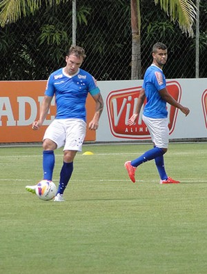 Willian Farias volante do Cruzeiro (Foto: LÉO SIMONINI)
