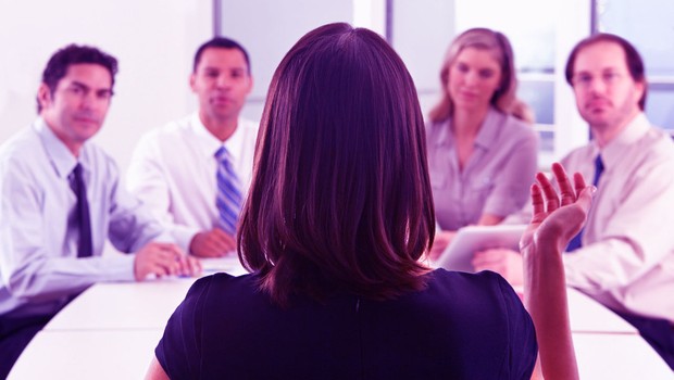 Carreira ; liderança ; mulher no trabalho ; chefiar equipe ; desigualdade de gênero ; reunião de negócios ;  (Foto: Shutterstock)