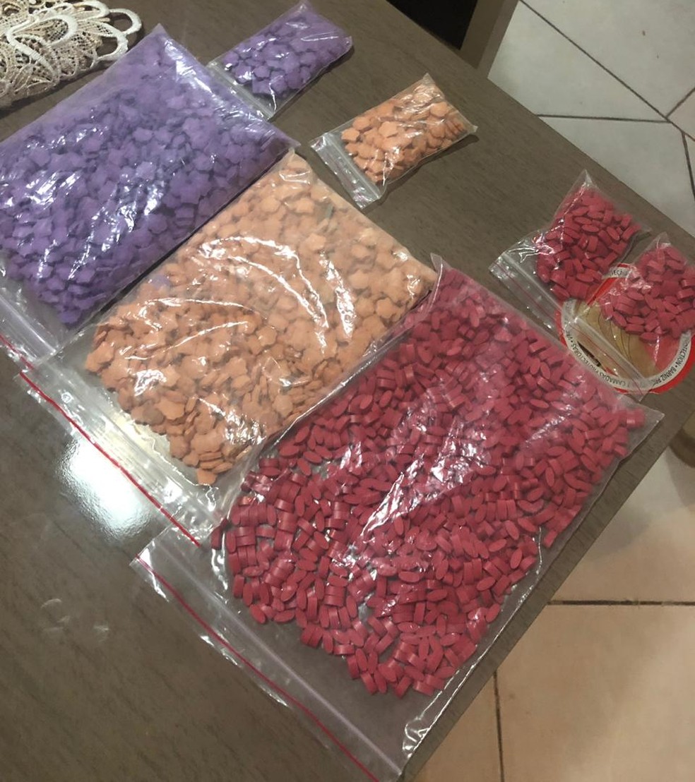 Comprimidos de ecstasy apreendidos com suspeitos de revender ecstasy em festas raves no DF — Foto: PCDF/Divulgação