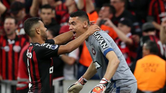 Santos fez a defesa que abriu as cobranÃ§as de pÃªnaltis