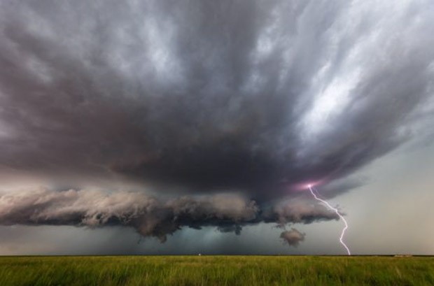 Caçador de tempestades (Foto: Marko Korosec/Solent News/Rex/Shuttestock)
