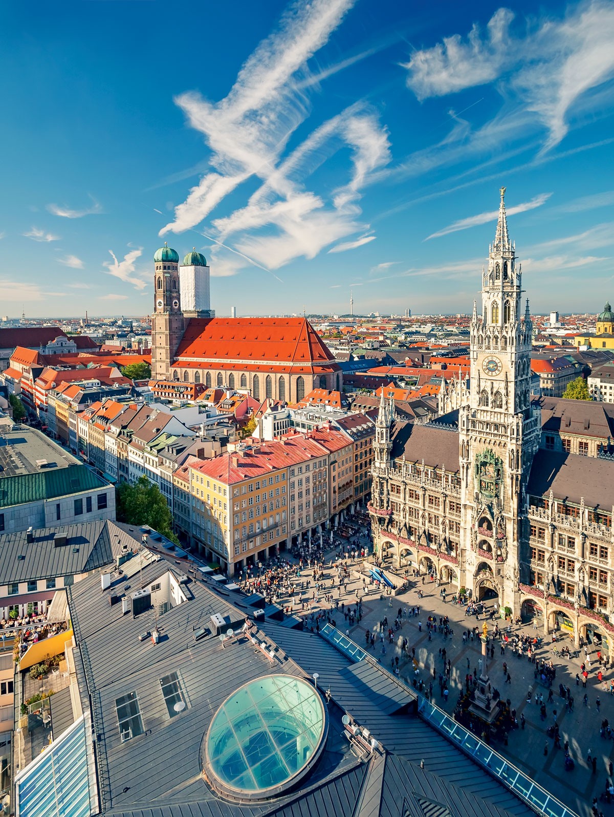 Ponto de partida: Visão aérea do centro histórico de Munique. A excursão sobre o passado nazista da cidade parte da praça diante do prédio da Prefeitura (Foto: Getty Images)