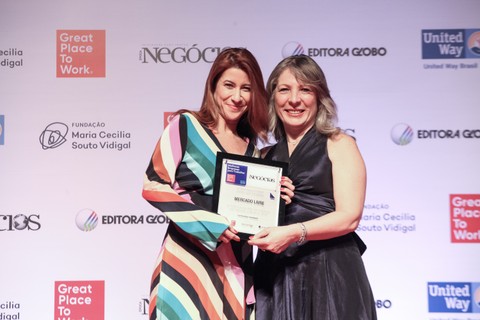O Mercado Livre, representado pela diretora de people Patrícia Araujo, foi premiado na categoria Grandes Empresas