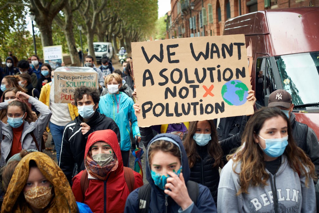 Following the call of Greta Thunberg for a World School Strike and 'Fridays for future', school students and students took to the streets of Toulouse, France, on September 25th 2020 to denounce the governments inaction towards the climate crisis.They also (Foto: NurPhoto via Getty Images)