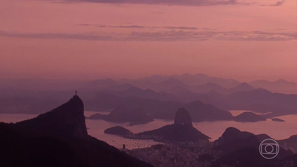 Céu com coloração rosada no Rio de Janeiro — Foto: Reprodução/ TV Globo