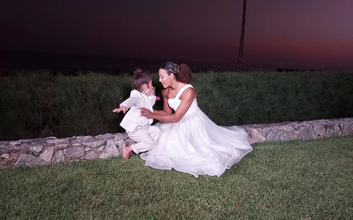 Veja fotos do casamento de Sheron Menezzes; alegria do filho rouba a cena