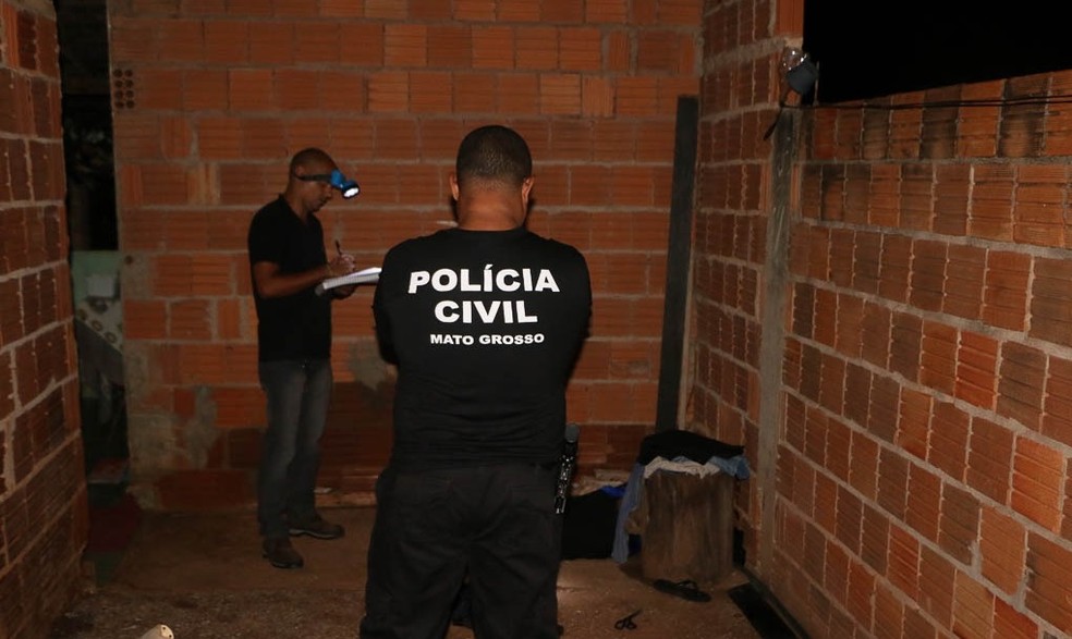 Perícia foi realizada no local do crime — Foto: Cáceres Notícias