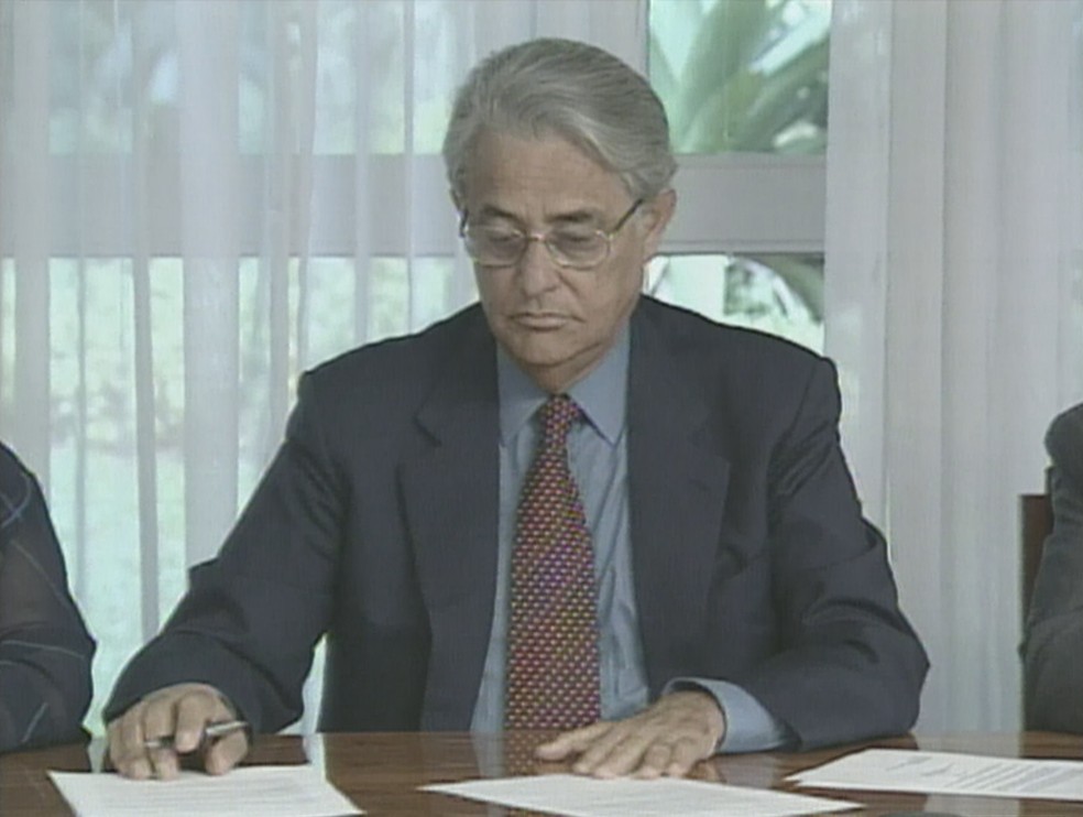 Ex-governador Joaquim Roriz despachando no Palácio do Buriti, em imagem de arquivo — Foto: Reprodução/TV Globo