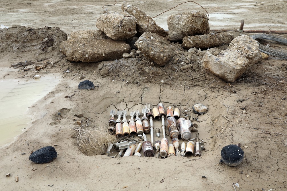 Minas retiradas de Ã¡rea prÃ³xima ao local onde acredita-se que Jesus foi batizado â Foto: Ammar Awad/Reuters