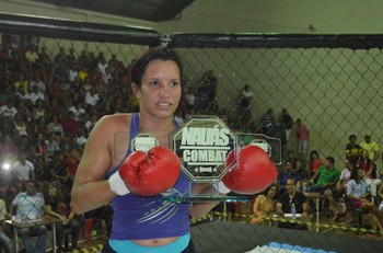 Dria Sombra, lutadora de 16 anos que venceu 3º Náuas Combat (Foto: Adelcimar Carvalho/G1)