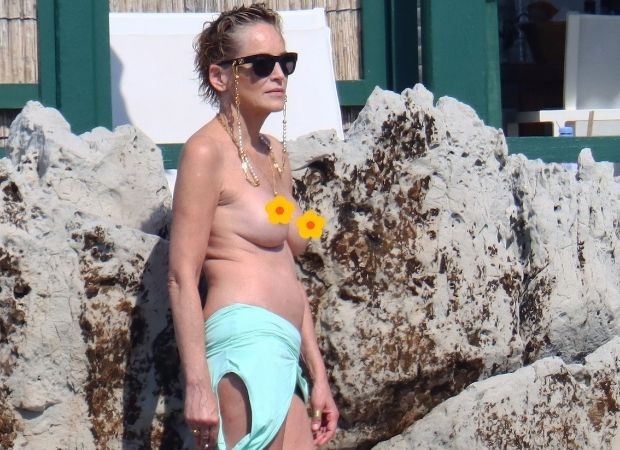 Sharon Stone faz topless (Foto: The Grosby Group)