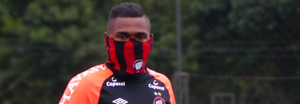 Nikão não gosta de sentir frio e vai esquentar a sua pontuação no Cartola — Foto: Monique Silva