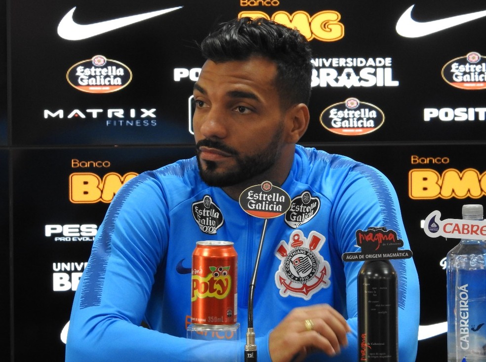 Titular na ausência de Fagner, Michel Macedo admite que nunca teve uma sequência de jogos tão grande