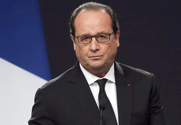 O presidente da França, François Hollande, anuncia medidas de emergência diante dos ataques terroristas em Paris (Foto: Reuters)