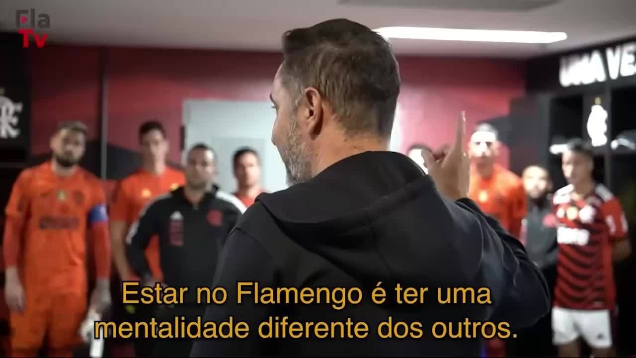 Vitor Pereira conversa com garotos da base antes de estreia do Flamengo no Carioca