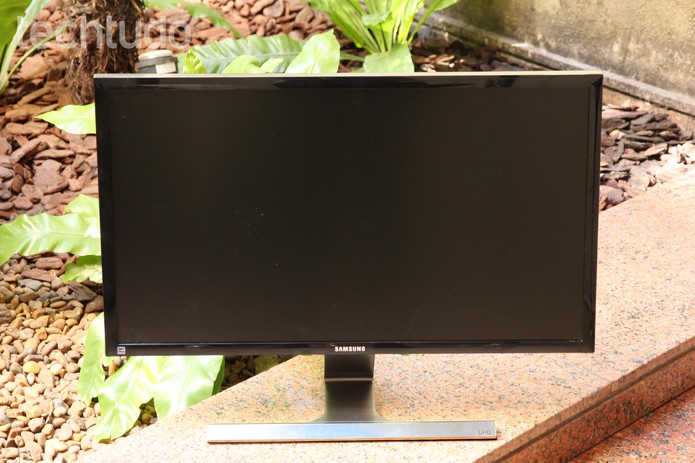 O monitor Samsung UD590 tem tela de 28 polegadas Full HD (Foto: Anna Kellen Bull/TechTudo)