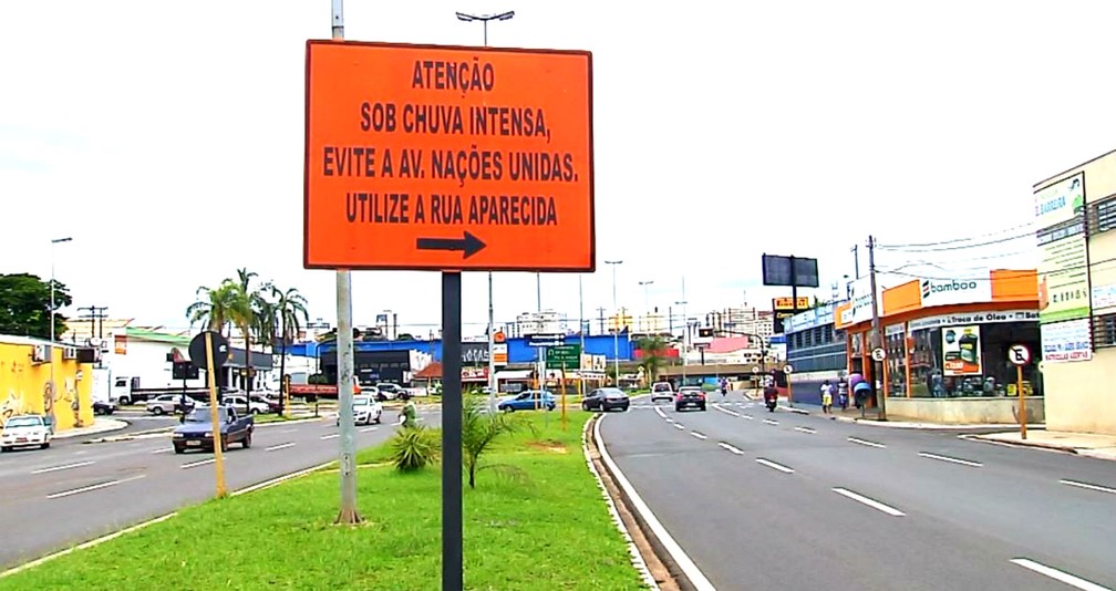 Avenida Nações Unidas, em Bauru, é considerado um local crítico em dias de chuva forte (Foto: Reprodução / TV TEM)