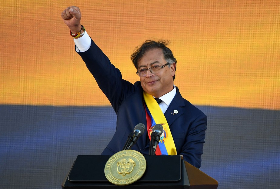 O novo presidente da Colômbia, Gustavo Petro, durante sua cerimônia de posse na Praça Bolívar, em Bogotá