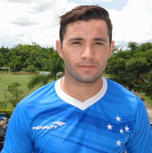 Diminuir timidez e aumentar pontaria: Mena dá receita para vencer clássico
