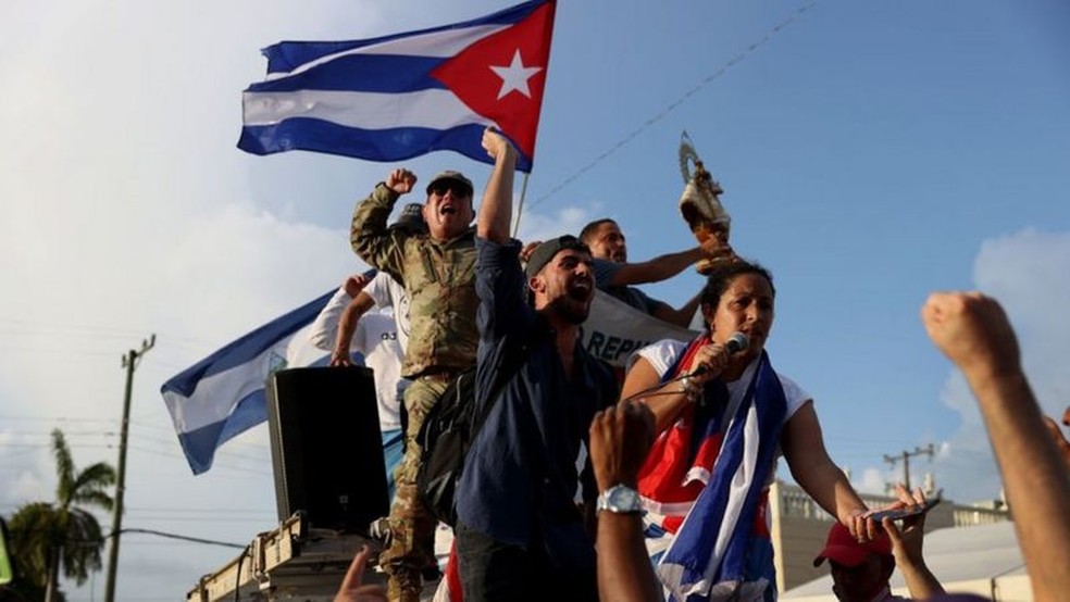 Centenas de cubanos também protestaram em Little Havana, em Miami — Foto: Getty Images/Via BBC
