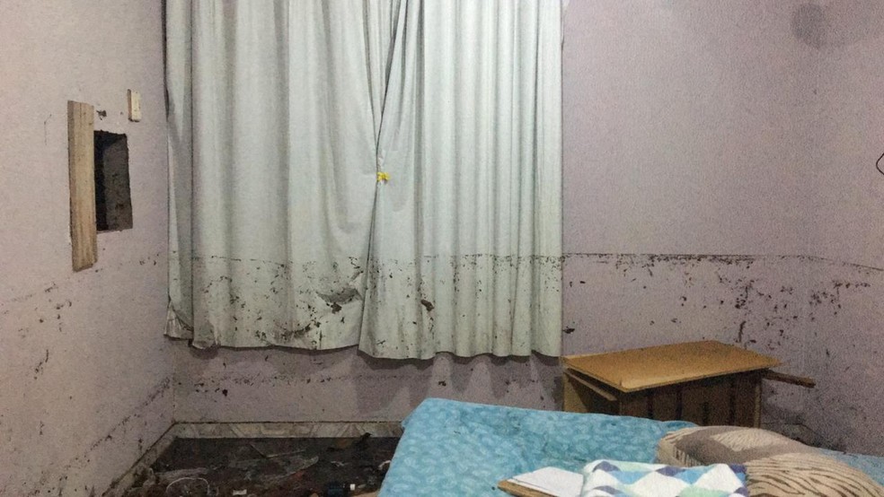 Cômodo de residência foi invadido pela água  — Foto: Defesa Civil 