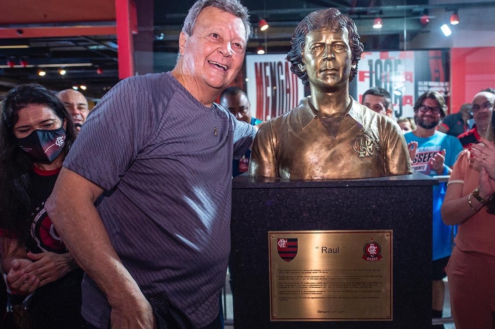 Raul Pasmann - busto Flamengo &mdash; Foto: Marcelo Cortes/Flamengo