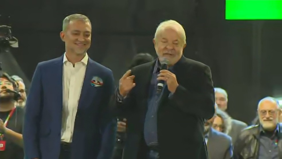Candidato ao governo do RS, Edegar Pretto (PT), e ex-presidente Lula (PT) — Foto: Reprodução/RBS TV