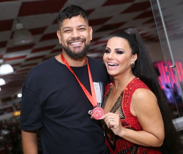 Guilherme Militão e Viviane Araújo (Foto: Anderson Borde/AgNews)