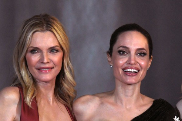 Michelle Pfeiffer, Angelina Jolie em um dos eventos de lançamento de Malévola: Dona do Mal (2019) (Foto: Getty Images)