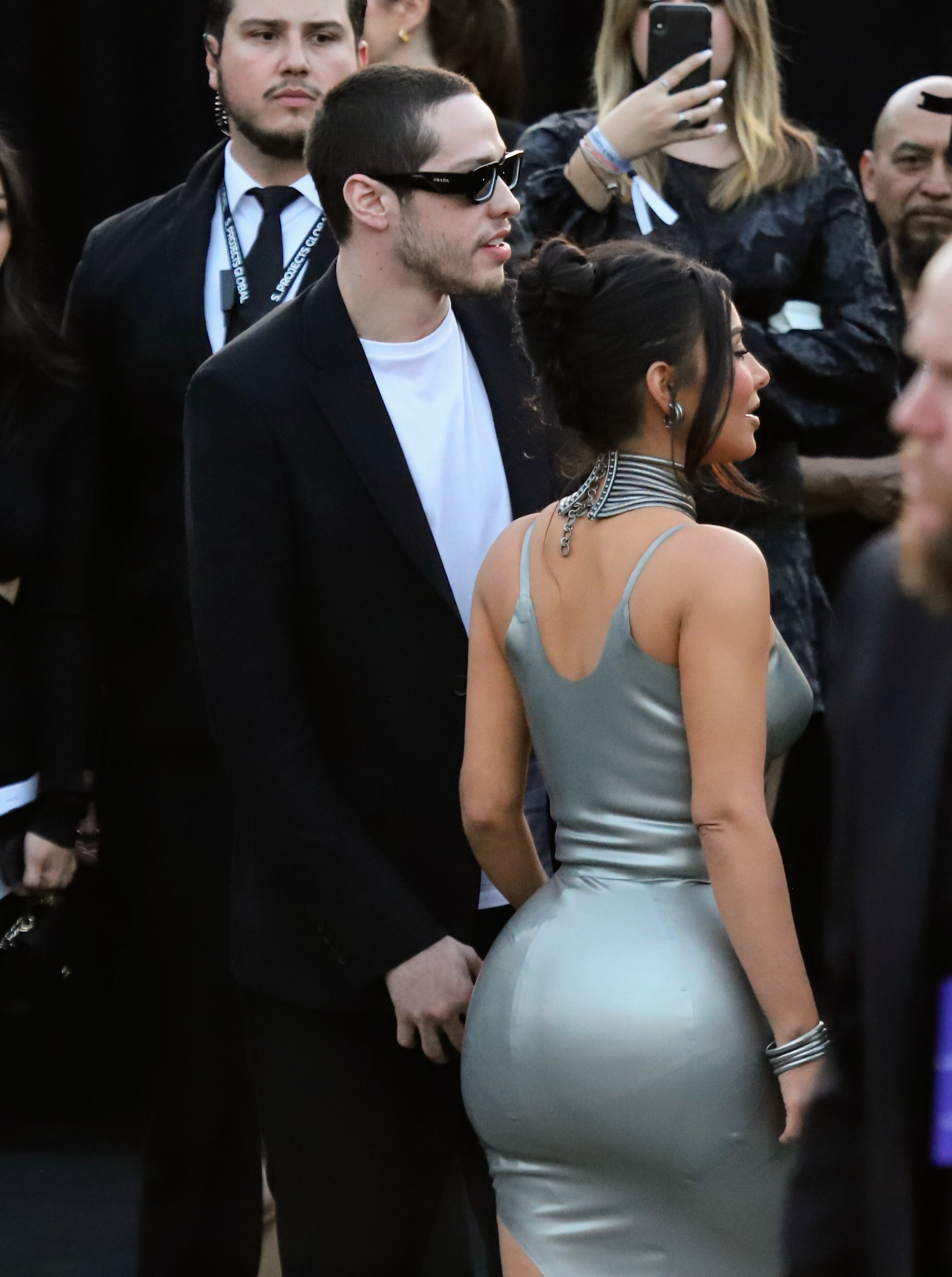 Pete Davidson e Kim Kardashian chegam à première de The Kardashians (Foto: Grosby Group)