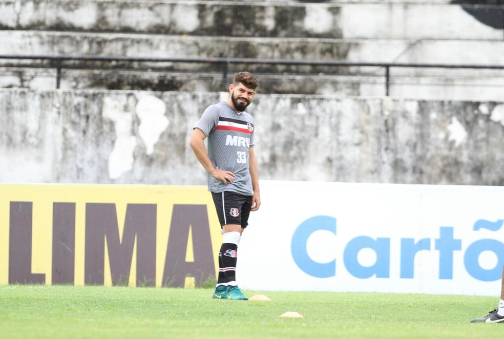 Jeremias deve ter uma recuperação rápida no Santa Cruz (Foto: Marlon Costa/Pernambuco Press)