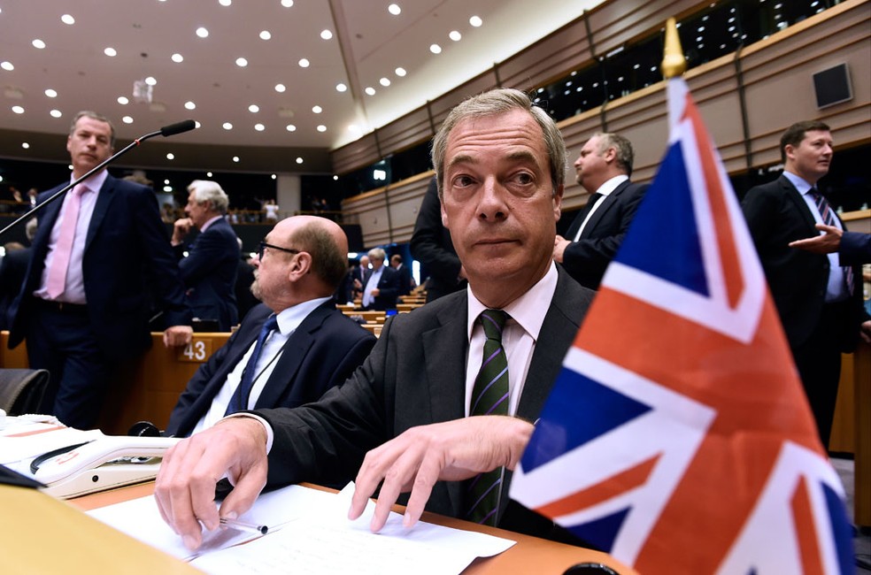 O líder do UKIP, Nigel Farage, na sede da União Europeia em Bruxelas  (Foto: John Thys/AFP)