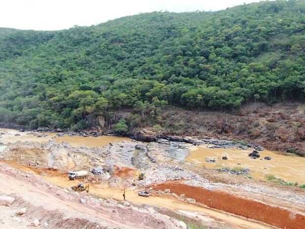 Canteiro de obras da barragem de Jequitaí  (Foto: Michelly Oda / G1)