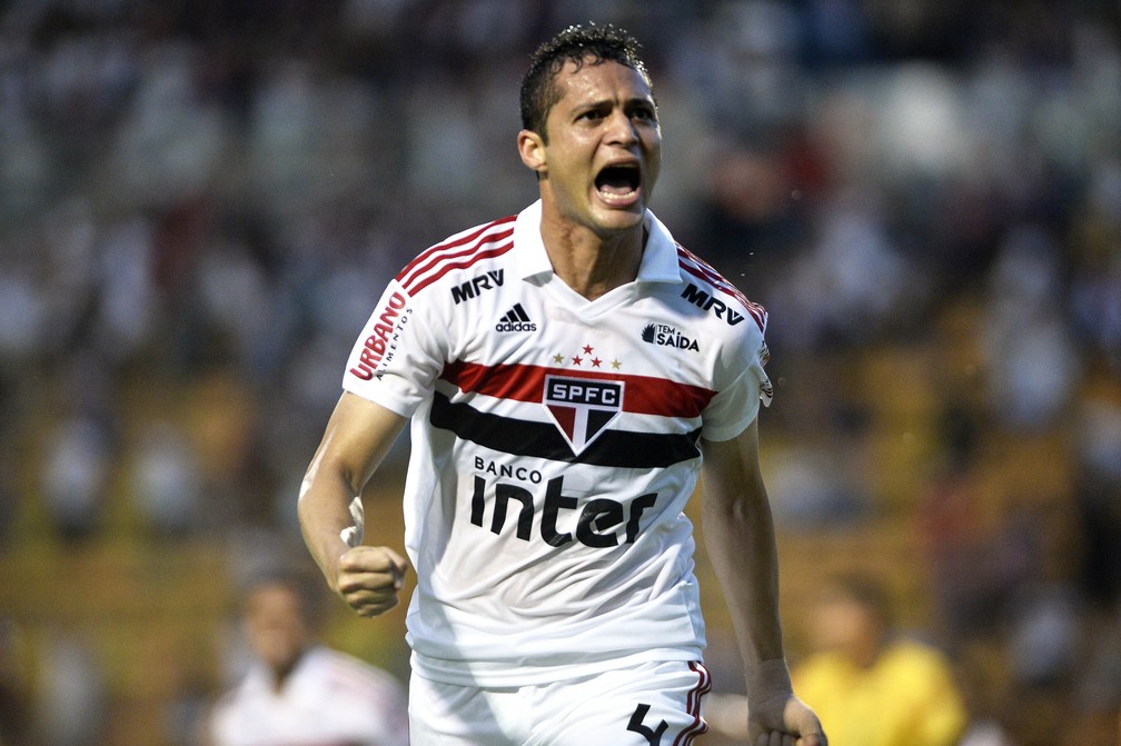Anderson Martins tem contrato com o São Paulo até dezembro — Foto: Marcos Ribolli