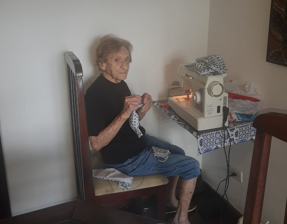 Dona Pina tem 103 anos de idade, e mora em Santos (SP) — Foto: Arquivo Pessoal