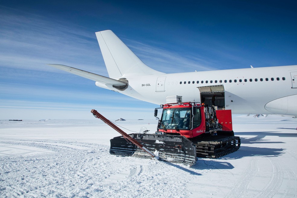 Imagem do avião de carga que pousou na Antártica em 2 de novembro de 2021 — Foto: Reprodução/Hi Fly