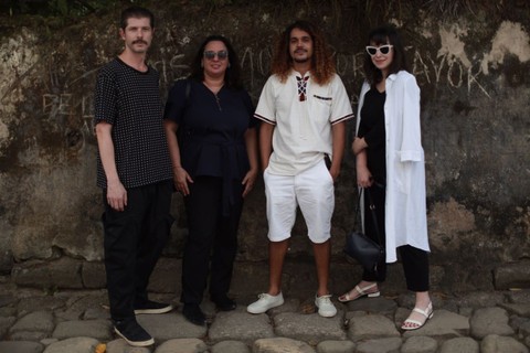 Geovani Martins pelas ruas do centro histórico com Nô Mello, Silvia Rogar e Antonia Petta, da Vogue