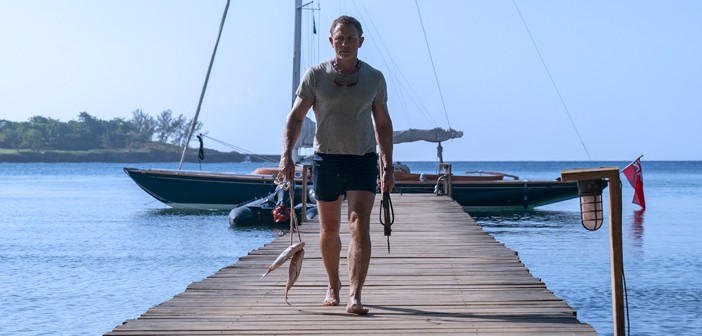 Daniel Craig interpretando James Bond pela última vez em 'Sem Tempo Para Morrer' (Foto: Reprodução)