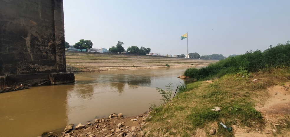 Rio Acre em 8 de setembro de 2022; medindo 1,36 metro — Foto: Andryo Amaral/Rede Amazônica